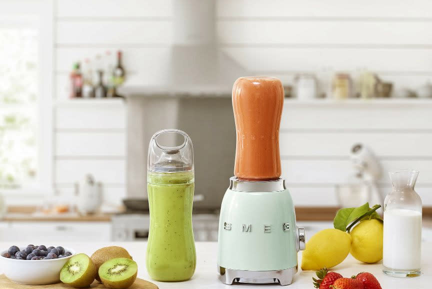 Smeg Μπλέντερ PBF01CREU Μπέζ