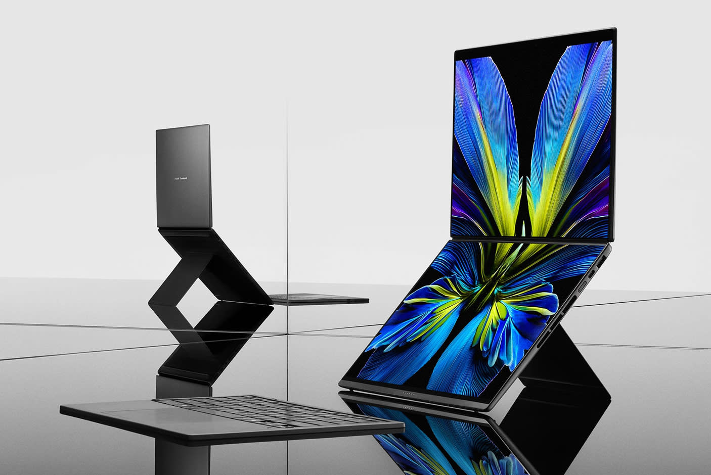 5015030-Tile-1-Two-Screens-One-Device