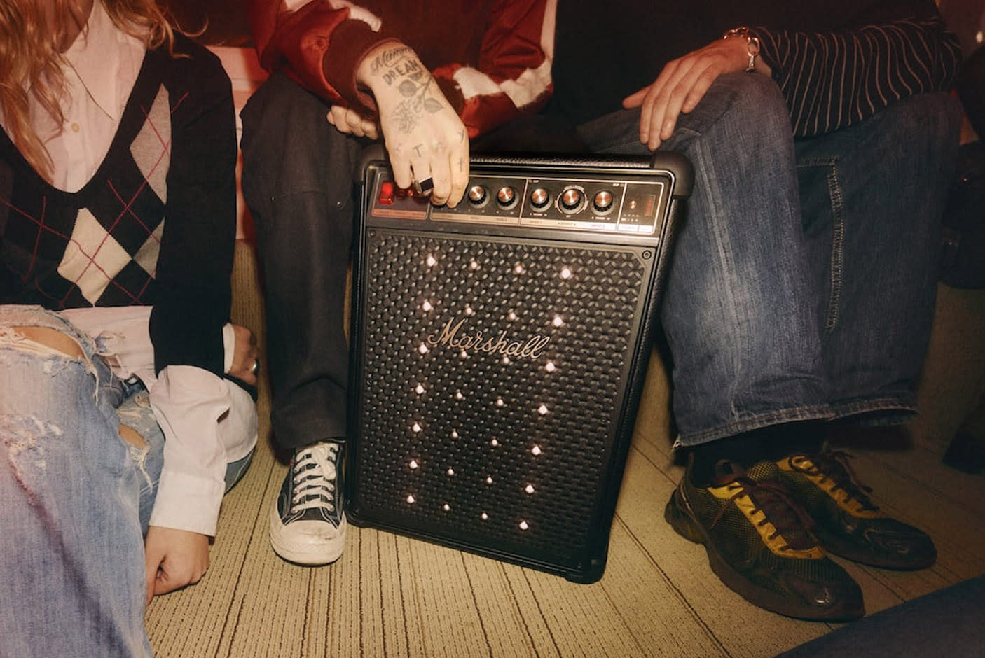 5104580-Tile-6-Built-in-Handle