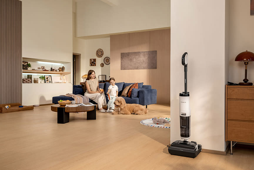 Δεν έρχεται μόνη της!