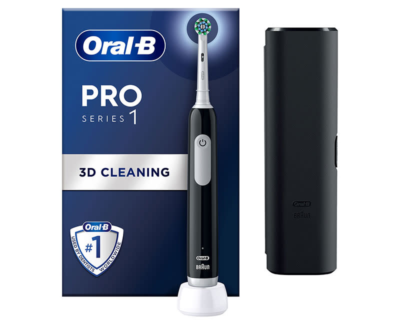 Oral - B Οδοντόβουρτσα Pro1 με Θήκη