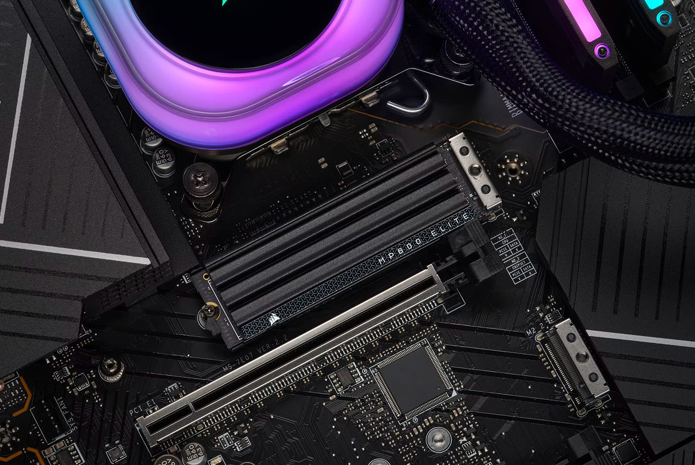 CORSAIR MP600 ELITE PCIe Gen4 x4 NVMe 1.4 M.2 SSD with Heatsink