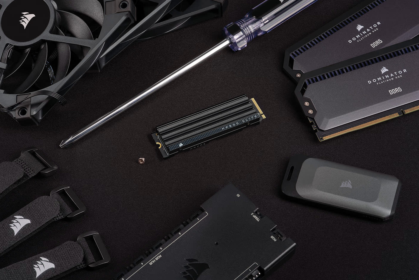 CORSAIR MP600 ELITE PCIe Gen4 x4 NVMe 1.4 M.2 SSD with Heatsink