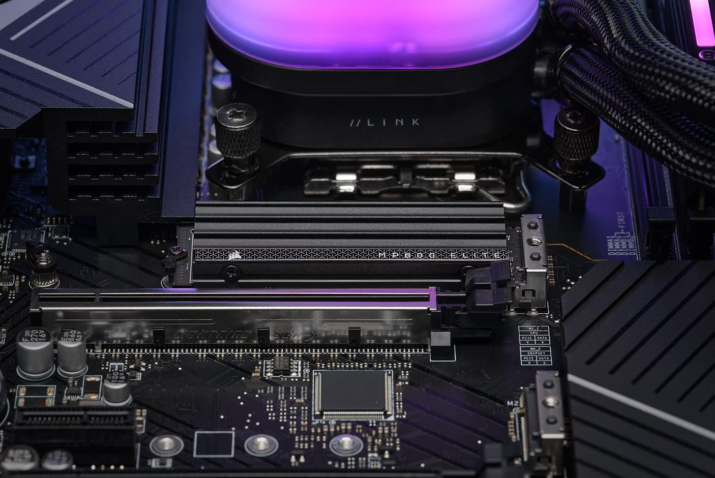 CORSAIR MP600 ELITE PCIe Gen4 x4 NVMe 1.4 M.2 SSD with Heatsink