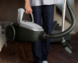 AEG Σκούπα Με Σακούλα VX82-1-2MG