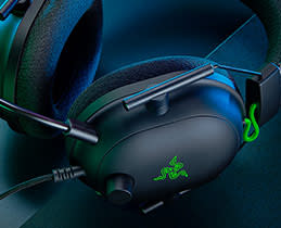 Razer BlackShark V2 On-Headset Controls