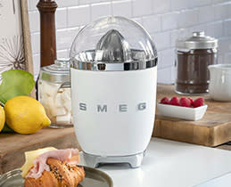 Smeg Λεμονοστίφτης CJF01WHMEU Mατ Λευκό
