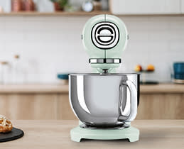 Smeg Κουζινομηχανή SMF03PGEU