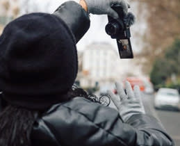 4786629-Box-3-Cannon-Powershot-V1-selfie